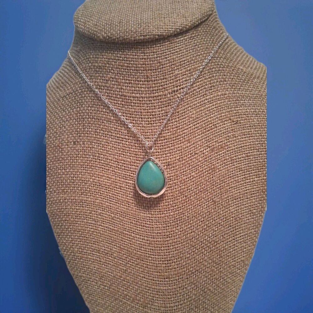 Silver Tone Blue Faux Spinning Turquoise 16" Necklace